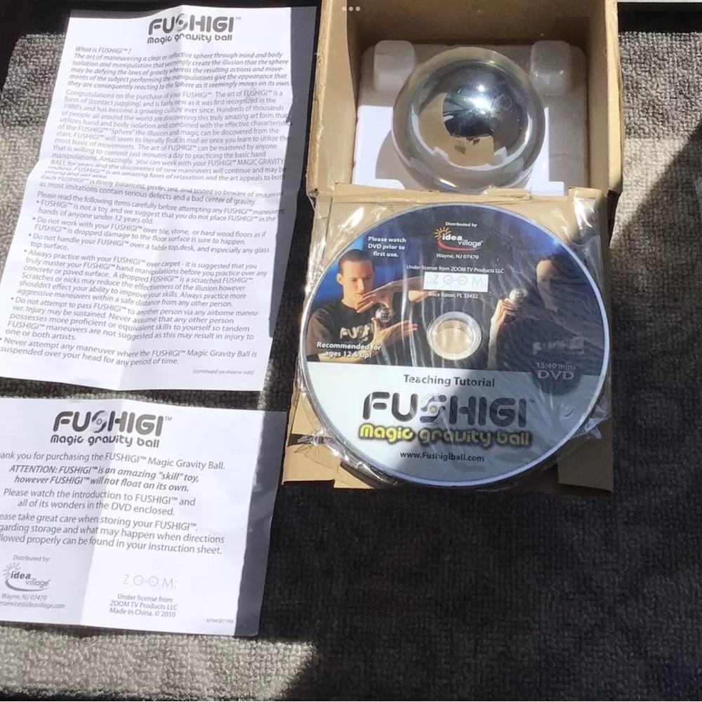 Original Fushigi Magic Gravity Ball w/DVD Pouch Stand Box & Instructions
